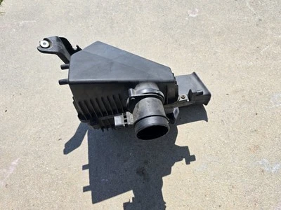 2009 - 2011 Cadillac CTS 3.6L Air Intake Cleaner Box Assembly (OEM) 15236426 — 第 1/4 张图片