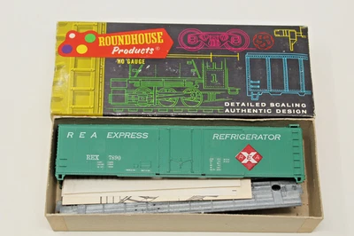 HO Roundhouse 50' Plug Door Boxcar Railway Express REA 7890 Kit Verde Foto 1 de 4