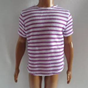 NEU! 2022 Barbie Big City Big Dreams Rafa Puppe weißes T-Shirt Oberteil ~ Ken Kleidung - Bild 1 von 2