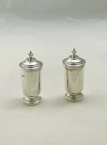 VINTAGE ENGLISH STERLING SILVER SHEFFIELD 1909 WALKER & HALL SALT/PEPPER SHAKERS Cover