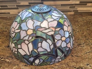 18 Inch Tall Table Lamp Tiffany Style Stained Glass Shade Floral Pattern & Base - Picture 1 of 7