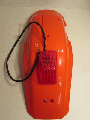 GUARDABARROS TRASERO UFO CON LUZ TRASERA USADO NARANJA DEBE ADAPTARSE A HONDA XR600R HECHO EN ITALIA Foto 1 de 4