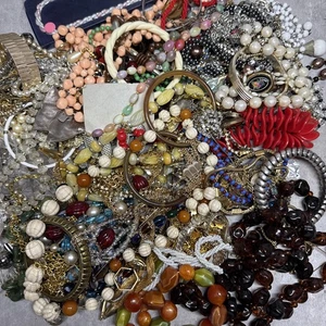 VINTAGE Costume Jewellery Job Lot Approx 130+ Items Wear Upcycle Etc - Picture 1 of 15