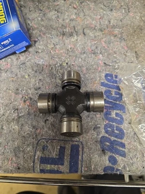 Una nueva junta universal Moog 246 para Chrysler Dodge Fargo Jeep Plymouth Foto 1 de 3