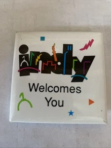 Vintage Pinback Button Indy Welcomes You 2 cm Metall - Bild 1 von 3
