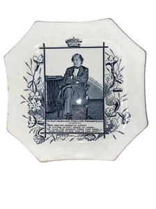 Plato conmemorativo vintage de Benjamin Disraeli década de 1880 Nestlé y cazador 24 cm de ancho - Imagen 1 de 8