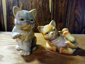 Juego de 2 estatuillas atigradas gris naranja cara gruñón gato a rayas - Imagen 1 de 4