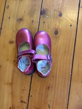 Gorgeous Designer Leather Pink ‘Umi’ Girls Shoes. Size 25