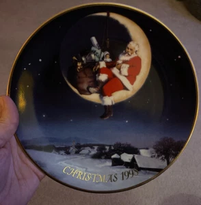 Avon Greetings From Santa Christmas Collectible Plate 1998 Porcelain 22K Gold  - Picture 1 of 3