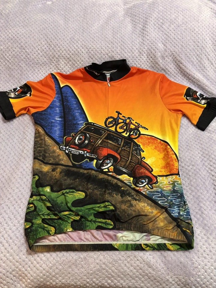Camiseta deportiva de ciclismo Sugoi All Over Car Beach hecha en Canadá de colección años 90 - L 1/2 cremallera Foto 1 de 4
