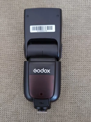 Buen flash TT685 II ligero usado! Foto 1 de 3