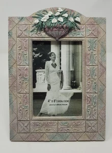 Ornate Resin Calla Lily Bouquet Photo Frame Fits 4"x6" Photo - Picture 1 of 10
