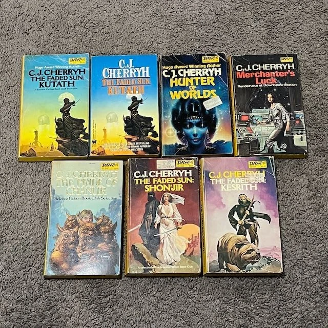 Lot of 7 C J Cherryh Paperback Book The Faded Sun Hunter Of The World Merchante Foto 1 de 4