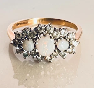 9ct Yellow Gold Ring 3-Stone Opal Cabochon Cluster Hallmarked Ring Size P - Picture 1 of 12