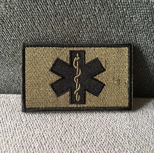 Chiusura MEDICO INFERMIERE Paramedico Gancio Loop Toppa Distintivo Emblema Verde - Foto 1 di 4