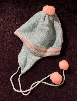 Sombrero de bebé tejido azul BLANCO vintage con orejeras y pompón pequeño años 70 a rayas Foto 1 de 3