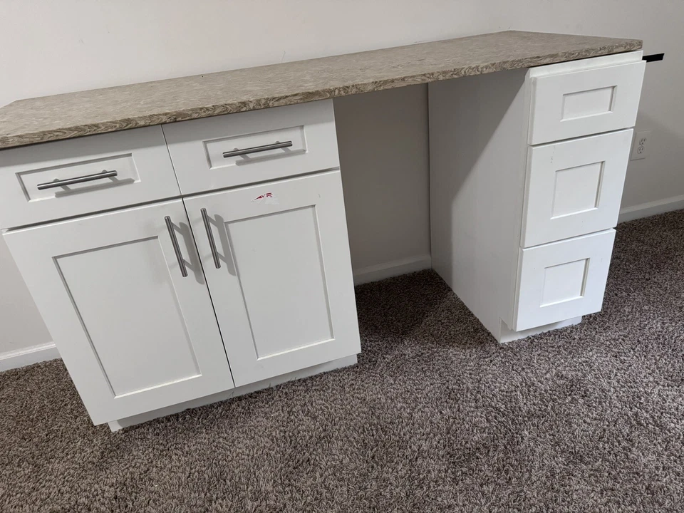 Белые шкафы с гранитной столешницей. - Изображение 1 из 4