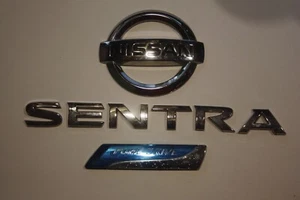 2013-2018 NISSAN SENTRA PURE DRIVE REAR TRUNK DECK LID EMBLEM SET - Foto 1 di 2