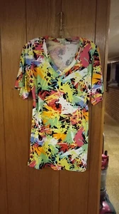 LOVE J women's cool, colorful short sleeve blouse! Side slits! Stretchable! S - Picture 1 of 4