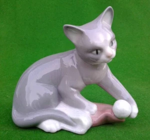 LLADRO / NAO - KITTY’S CHRISTMAS (CAT WITH SANTA HAT) - 1428. - Picture 1 of 10