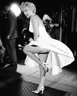 MARILYN MONROE  - GREAT POSE - NICE SMILE !!