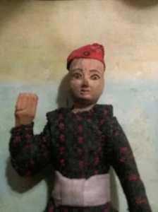 Vintage Dschinn Figur mit traditioneller marider Stoffkleidung - Bild 1 von 6