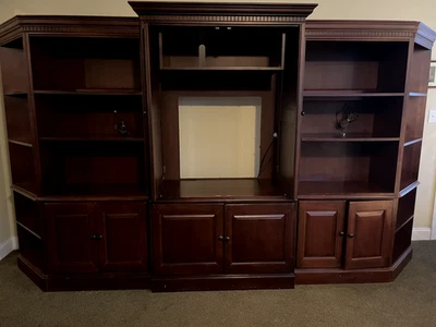 unidad de pared centro de entretenimiento usada Foto 1 de 4