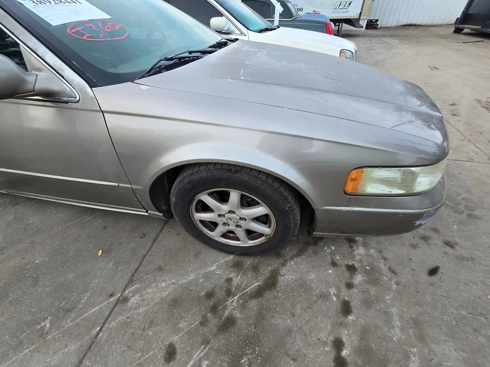 Guardabarros delantero pasajero derecho Cadillac Sevilla 1999 2000 2001 2002 2003 2004 Foto 1 de 1