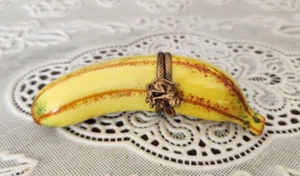 VINTAGE Limoges Peint Main Porcelain Banana Hinged Trinket Box, France - Picture 1 of 10