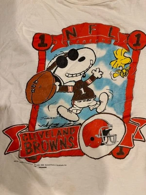 Camisa De Colección Cleveland Browns Snoopy Peanuts Nutmeg Mills Talla XL Foto 1 de 4