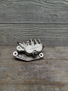 17 96-25 Suzuki DR650SE DR650 2017 OEM pastilla delantera pinza de freno de disco - Imagen 1 de 9