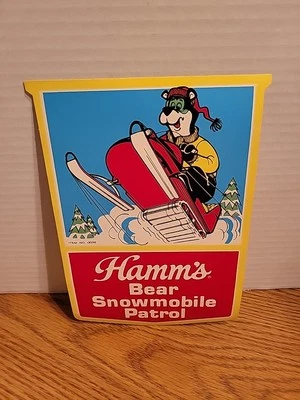 (ВИНТАЖНЫЙ) 1960-е Hamm's Beer Bear Snowmobile Patrol наклейка игровая комната мужская пещера  - Изображение 1 из 2