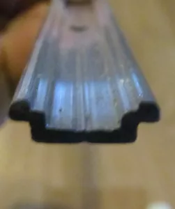 4" SAMPLE Small Retainer Aluminum Vinyl Trim Type T4 Track 5/8"x 3/16" - Bild 1 von 10