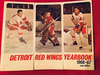 1966-67 GORDIE HOWE Signed Detroit Red Wings Hockey Yearbook 60s vtg Autograph  - Image 1 of 4