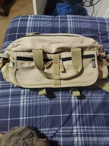 Everest Men's Canvas Messenger Bag Side Pockets Shoulder Strap - Picture 1 of 7