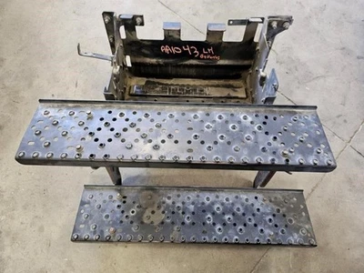 Б/у 2012 HINO 268 АККУМУЛЯТОР ЛОТОК W ШАГ ЛЕВАЯ СТОРОНА ПОСТАВЛЯЕТСЯ из LOS ANGELES  - Изображение 1 из 4