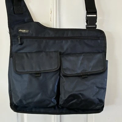 Mochila de un hombro Eddie Bauer Sling azul marino 15”x12”x5” bandolera bolsillos delanteros Foto 1 de 4