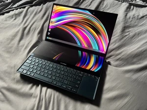 ASUS ZenBook Pro Duo UX581G Win 11 Core i9-9980HK 2.40GHz 32GB RAM 1TB SSD 15.6" - Imagen 1 de 7