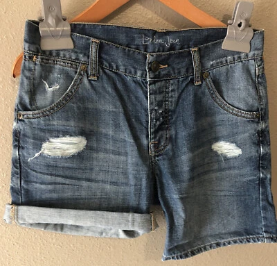Pantalones Cortos Denim Desgastados Botón Mosca London Jean Talla 2 Entrepierna 6”, Cintura 30”. Foto 1 de 4