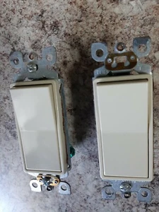 2 INTERRUPTOR INTERRUPTOR LEVITON MARFIL 15AMP 5601  - Imagen 1 de 10