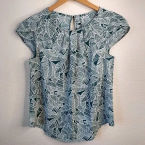 Tasamo Womens Blouse S Green White Leaf Design Tulip Cap Sleeve Pleated Neckline - Picture 1 of 10