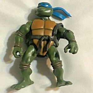 Figura TMNT Leonardo 5" Adolescenti Mutanti Tartarughe Ninja 2002 Leone Blu Playmates - Foto 1 di 8