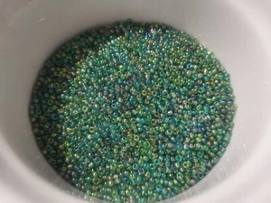 200g 2mm 12/0 Glass Seed Beads - EMERALD GREEN Iridescent AB (16,000pcs) S05 - Picture 1 of 1