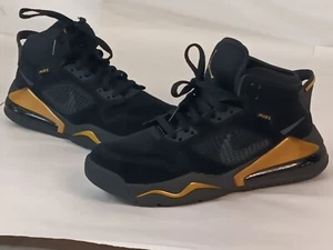 Air Jordan Boys Mars 270 Basketball Sneaker Black/Gold Size. 7Y - Picture 1 of 13