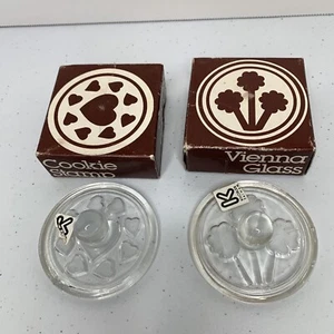 Vintage Wien Glas Keksstempel in Originalkartons Kleeblätter Herzen 2 Stück - Bild 1 von 10