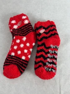 Detroit Red Wings Women's Quarter Fuzzy Medium Socks 2 Pairs - Picture 1 of 2
