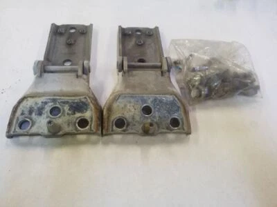 Juego de bisagras de puerta trasera derecha blancas | Se adapta a Ford F250 F350 Super Cab 1999-2007 Foto 1 de 4