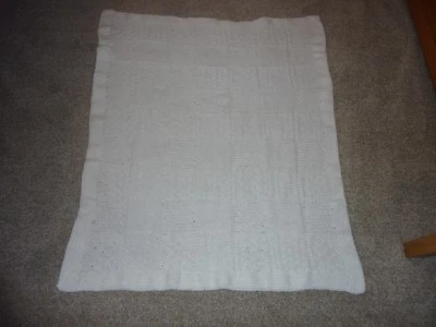 Hermosa manta blanca tejida a mano para cuna/cochecito/carrito/cesta de Moisés Foto 1 de 2