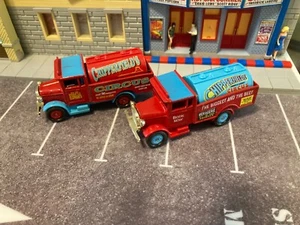 2 Corgi Chipperfield's Circus Tank Trucks - Picture 1 of 7