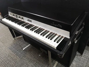 Rhodes piano SeventyThree MarkI Electric Piano Suitcase Type 73key used - Picture 1 of 9